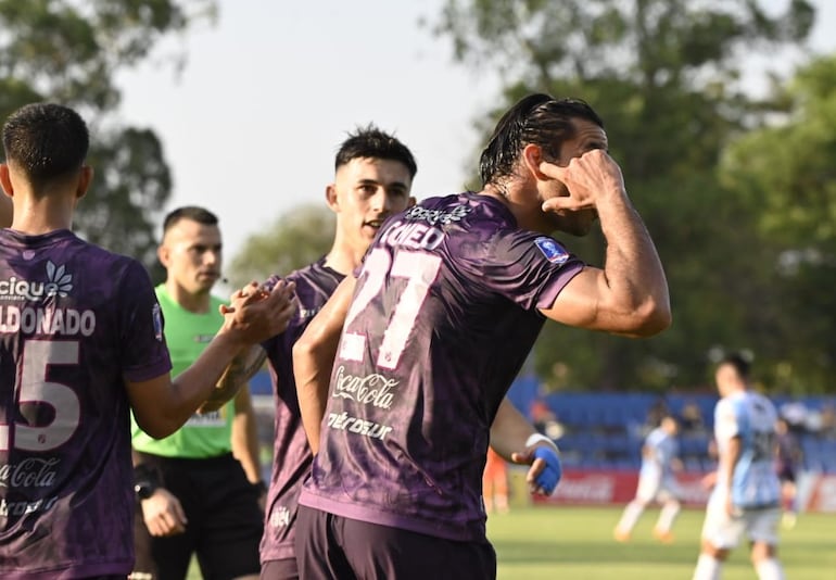 Festejo de los luqueños tras el gol de Jorge Benítez (27) para la clasificación a semifinales