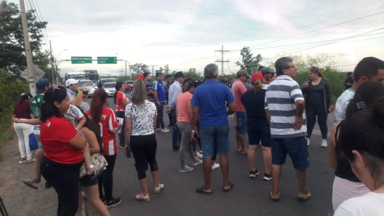 Ciudadanos de Remansito protestan en contra del aumento del precio de peaje