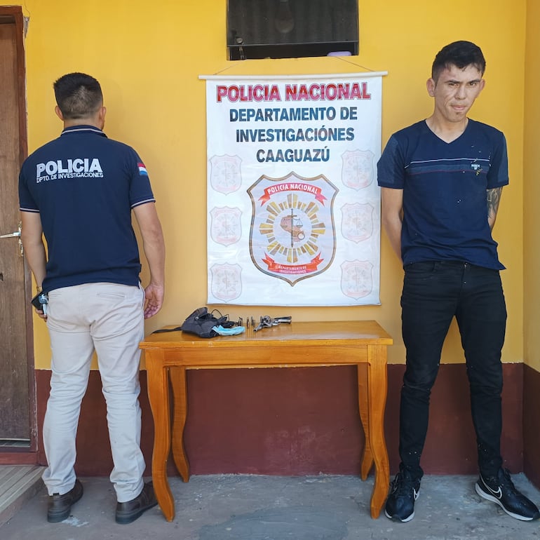 En poder del presunto asaltante también se encontraron dosis de cocaína y un revólver calibre 38. 