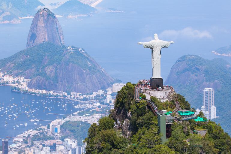 Vista aérea de Río de Janeiro con Cristo Redentor y Corcovado.