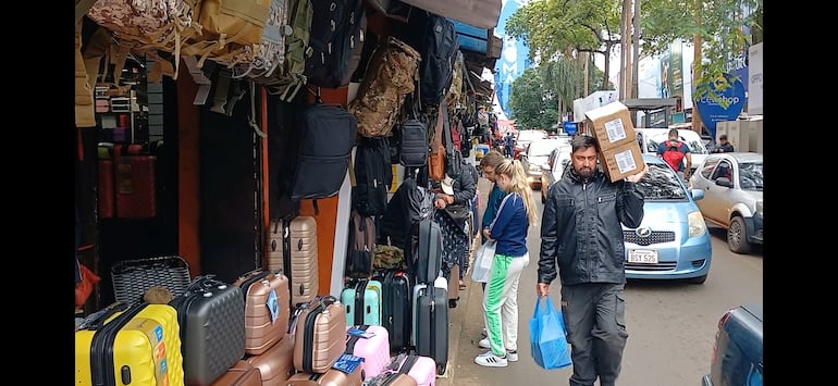 Las calles del microcentro de Ciudad del Este tuvieron buen movimiento, según los comerciantes.