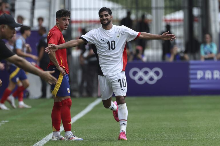 Ibrahim Adel (10), jugador de la selección de Egipto, celebra un gol en el partido frente a España por la tercera fecha del Grupo C del Torneo de Fútbol masculino de los Juegos Olímpicos París 2024 en el estadio de Burdeos, en Burdeos, Francia.