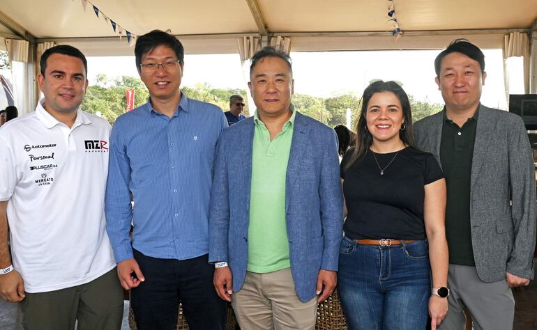 José Bogarín, Moisés Kang, Eddie Kim, Tatiana Capdevila y Jk Kim.