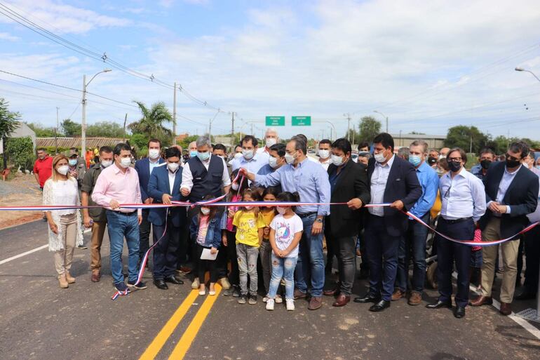 El gobierno inauguró el tramo que faltaba de la ruta a Alberdi.