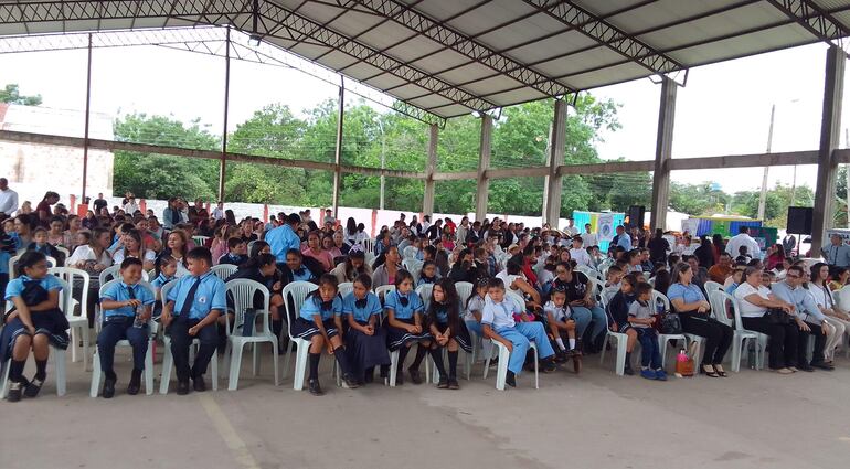 
La actividad educativa se desarrolló en el polideportivo de la comunidad  de Tacuara.