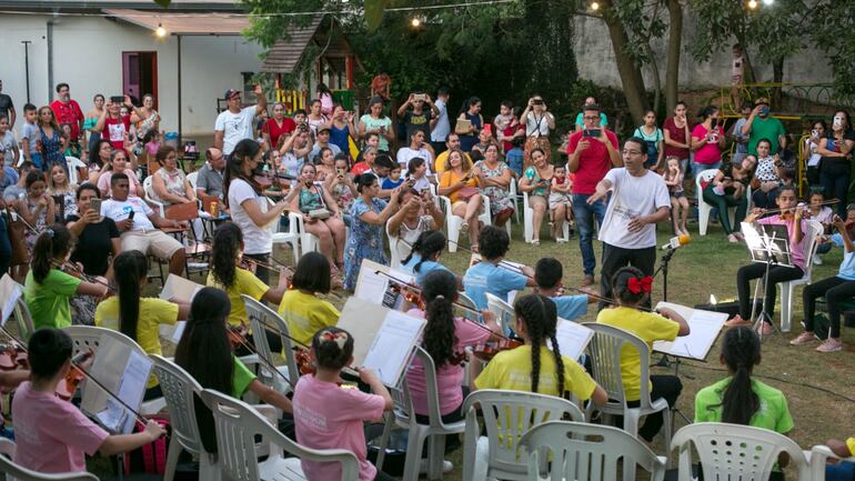 Ensayo del Coro y Orquesta Infanto Juvenil de Barrio Obrero de Ciudad del Este.