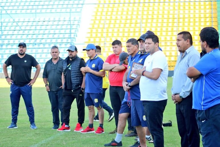 Ezequiel Ramirez Barreto, de remera blanca, presidente del club Deportivo Capiatá.