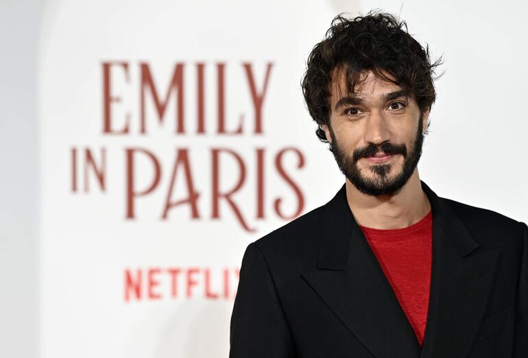 El actor italiano Eugenio Franceschini también estuvo en la presentación de 'Emily in Paris' en Roma. (EFE/EPA/RICCARDO ANTIMIANI)
