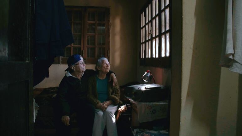 Emilio Barreto y su esposa Nimia en una de las escenas del corto documental.