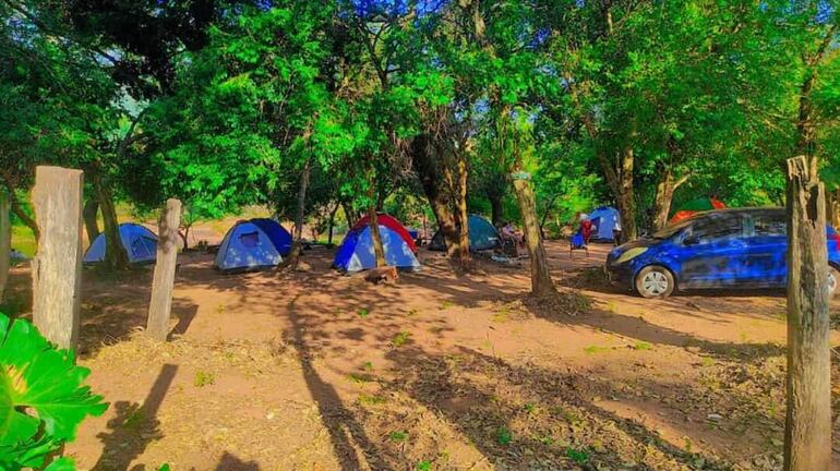 Los visitantes pueden acampar por el mismo costo de entrada.