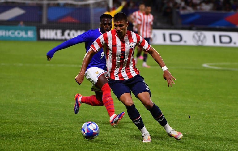 Ronaldo Dejesús, jugador de la selección de Paraguay, en el amistoso internacional contra Francia en el Jean Dauger Stadium, en Bayonne, Francia.