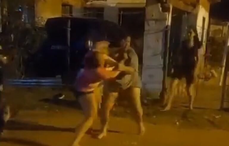 Dos mujeres habrían iniciado la pelea en la que terminó involucrándose gran parte del barrio Puerto Botánico.