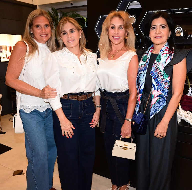 Claudia Vera de Ruoti, Alice Morínigo de Souza, Claudia Valle y Adriana Arias de Arriola. 