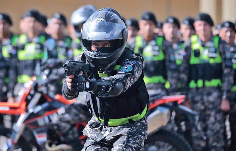 Agente motorizado del grupo Lince.