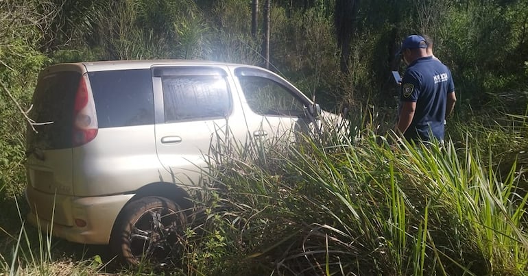 Allan abandonado el vehículo utilizado por los malviviente para el asalto en el local de distribuidora de bebidas de San Ignacio, Misiones.