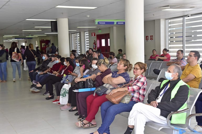 Pacientes esperan hasta ocho meses por estudios de endoscopía. 