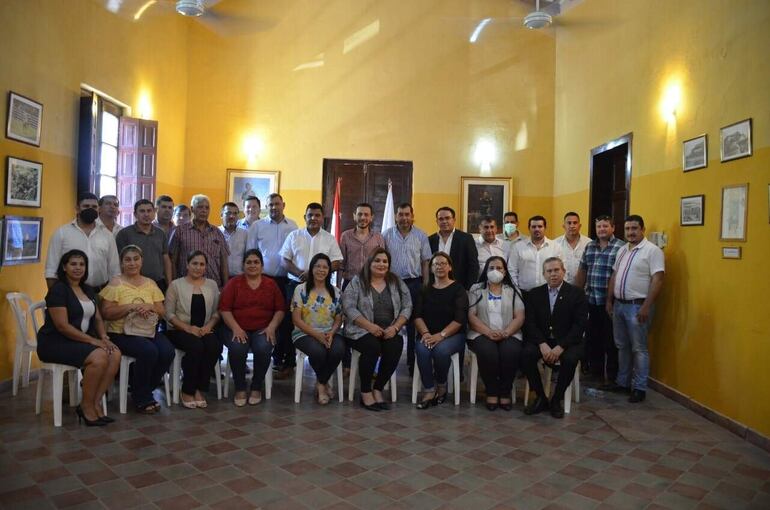 Autoridades municipales de los diferentes distritos se reunieron en Paraguarí.  