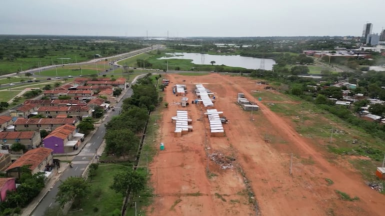 Vista aérea de las fracciones A1 y A3 que el imputado intendente de Asunción, Oscar "Nenecho" Rodríguez, pretende subastar.