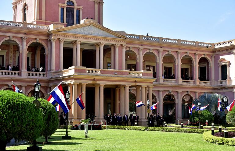 Fachada del recientemente remozado Palacio de López.