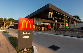 McDonald's habilitó un nuevo restaurante sobre la Avda. Félix Bogado y Madrinas de la Guerra del Chaco.