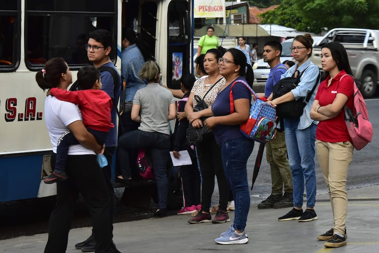 Transporte no exige a todas las concesionarias el mismo rendimiento de frecuencia, se denunció.