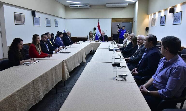 La reunión con los representantes de las empresas farmacéuticas se realizó en el Ministerio de Hacienda.