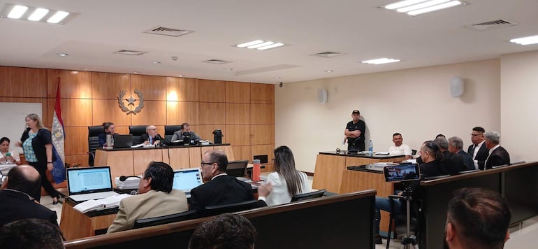 El Tribunal de Sentencia deberá resolver los incidentes planteados por la defensa de Rafael Esquivel.