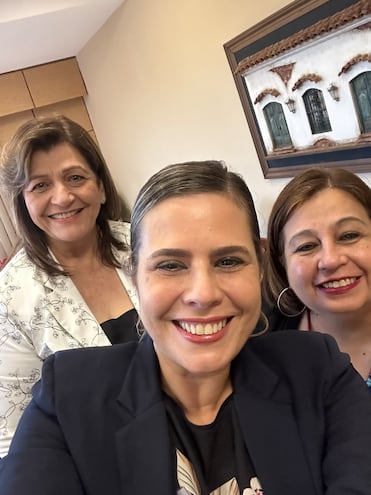 Blanca Ovelar, junto a Kattya González (PEN) y Esperanza Martínez (FG).