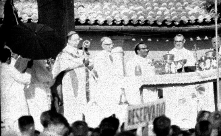 Monseñor Ismael Rolón, durante la misa central de Caacupé en 1969.