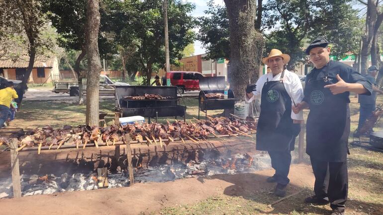 El asado fue el menú más solicitado por las familias que llegaron al festival.