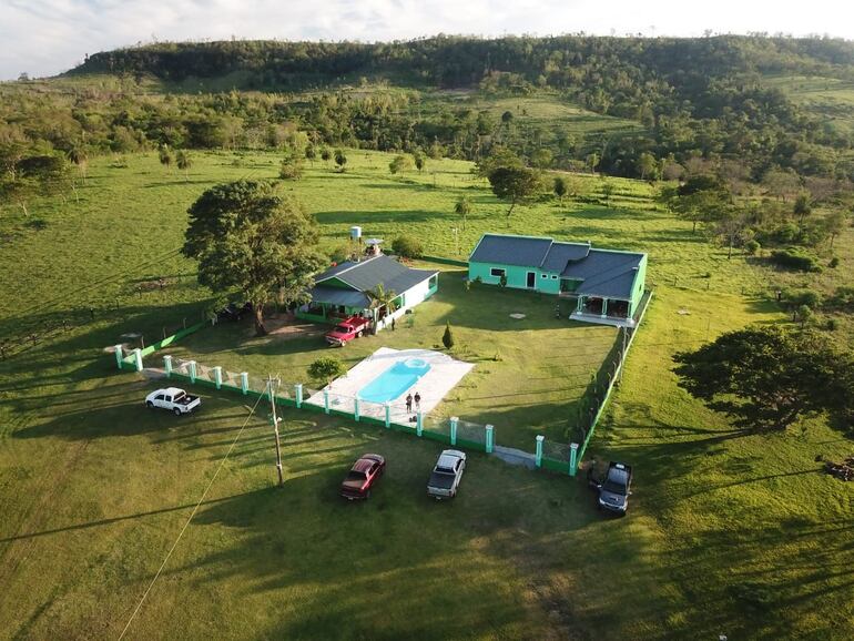 La estancia Ayala que aparece como adquirida por la empresa "4 Hermanos de Canindeyú SRL", que es la empresa fachada creada por la estructura para operar.