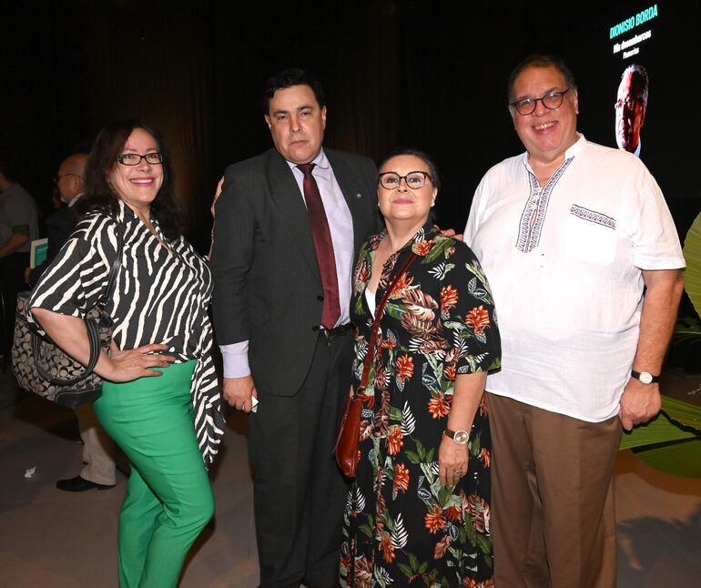 Marta Fernández Wahlen, Hugo Estigarribia, Lizza Bogado y Benjamín Fernández Bogado.