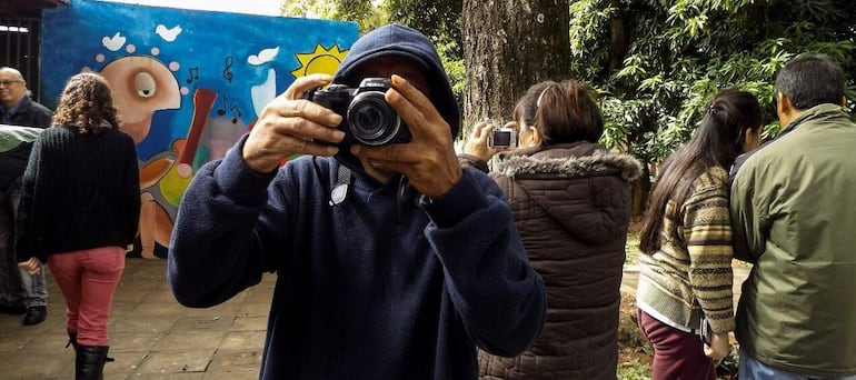 En 2016, Py’a Resa empezó a trabajar con los talleres de expresión fotográfica para pacientes crónicos del Hospital Psiquiátrico como una estrategia de apoyo a la rehabilitación.