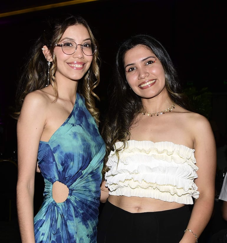 Nathalia Portillo y Paola González.