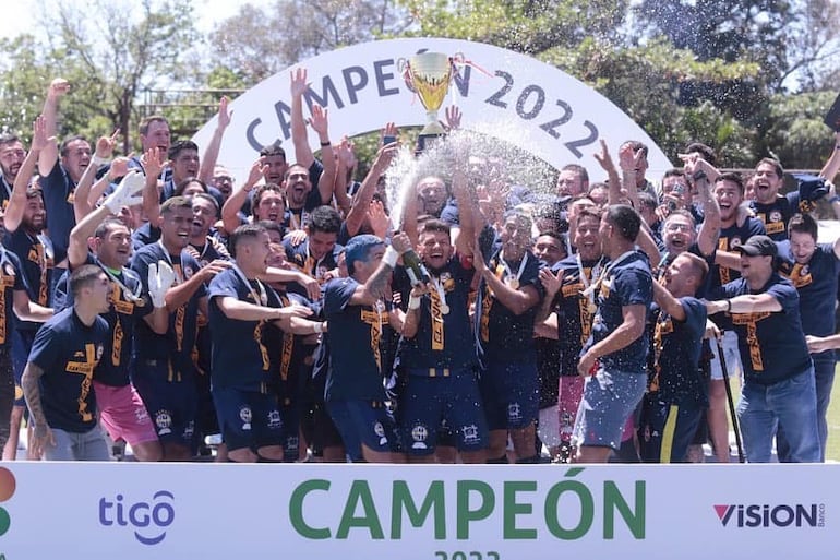 Sportivo Trinidense campeón de la División Intermedia 2022. 