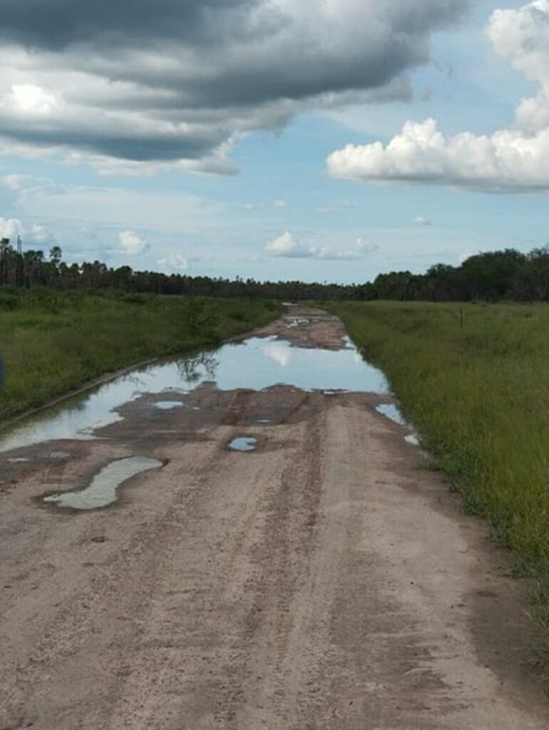 Camino Fuerte Olimpo-Guaraní, las lluvias dejaron solo unos pequeños cortes, transitables para  los vehículos livianos.