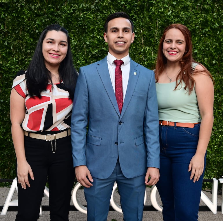 Karen Larroza, Johanan González y María Martínez. 