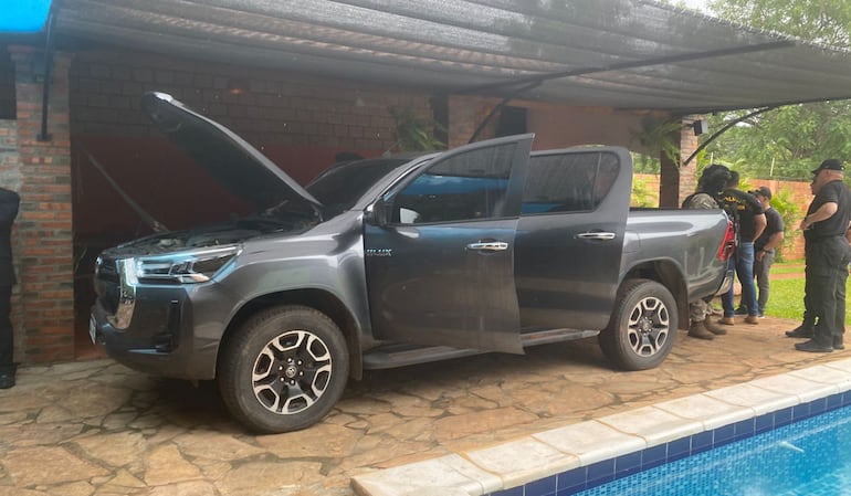 La camioneta Toyota Hilux usada por los delincuentes en el intento de robo de la bóveda de la empresa Britimp.