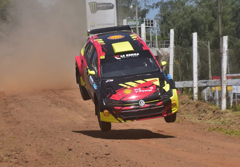 Miguel Ortega y Fabrizio Chiriani no tuvieron oposición alguna ayer en el debut con el Volkswagen Polo GTI R5.