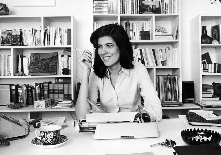 "El miedo a envejecer nace del reconocimiento de que uno no está viviendo la vida que desea". Susan Sontag en Francia, 1972 (Jean-Regis Roustan - Roger Viollet).