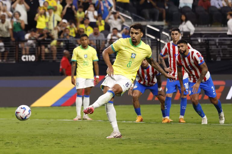 Lucas Paquetá anota el cuarto para Brasil, de penal