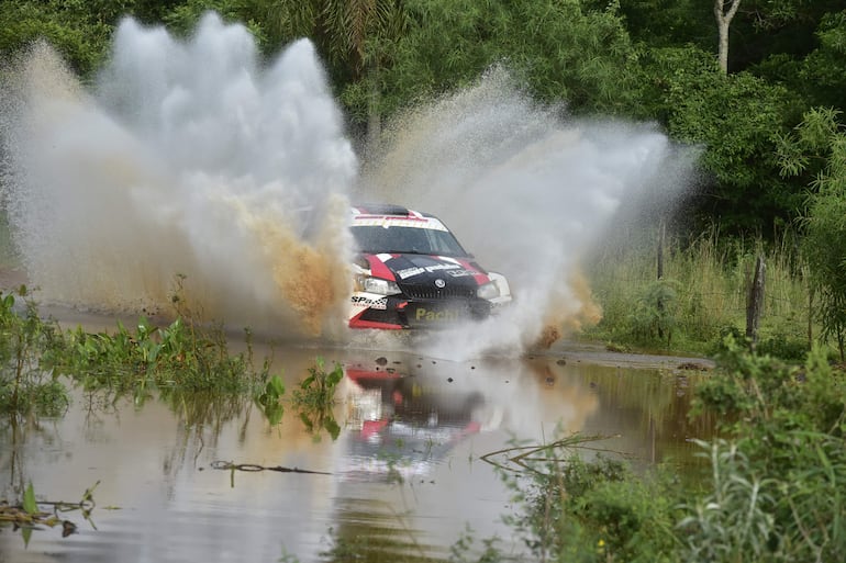 Francisco “Pachi” Delgado y Marco Méndez (Škoda Fabia) fueron 4° en la general y 1° en la RC2B.