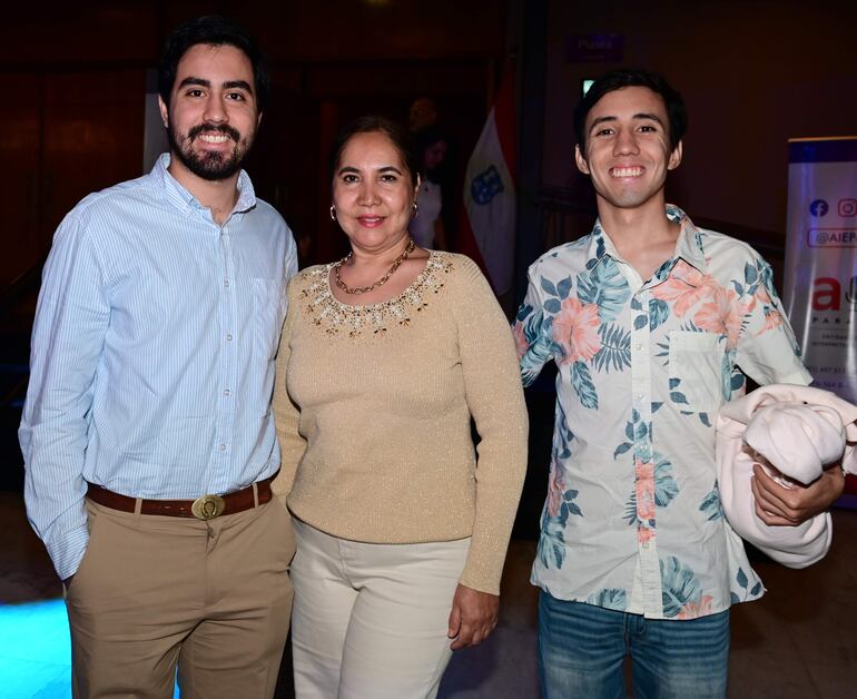 Facundo, Fátima y Agustín Larriera.