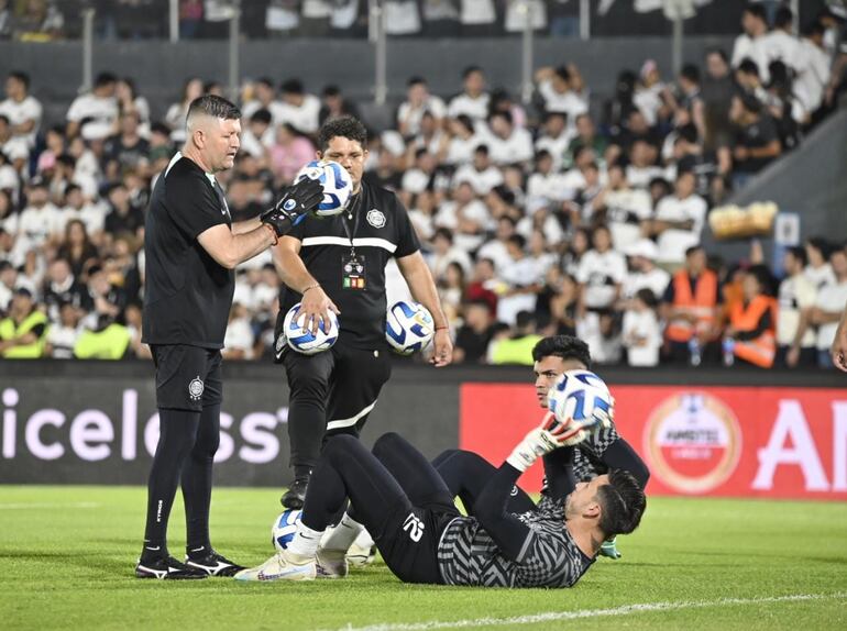 Jugadores de Olimpia en los trabajos precompetitivos.