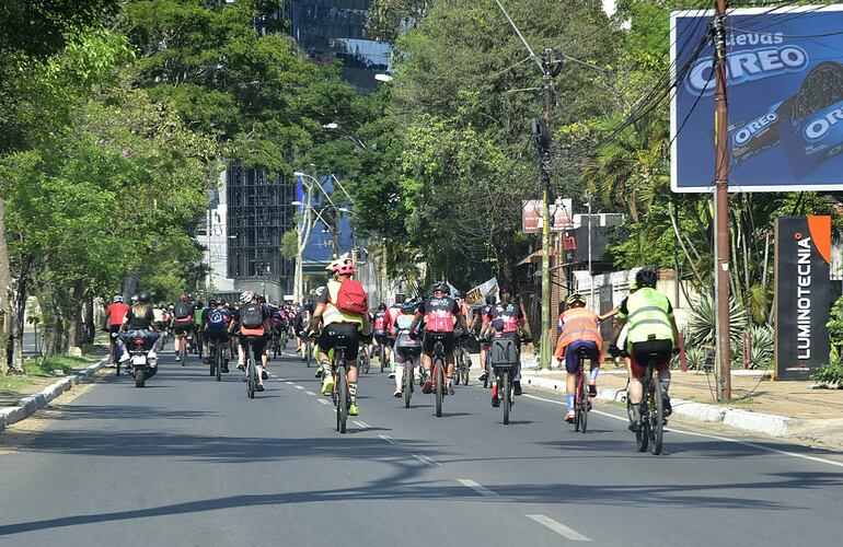 Los ciclistas coparon las calles de Asunción. 