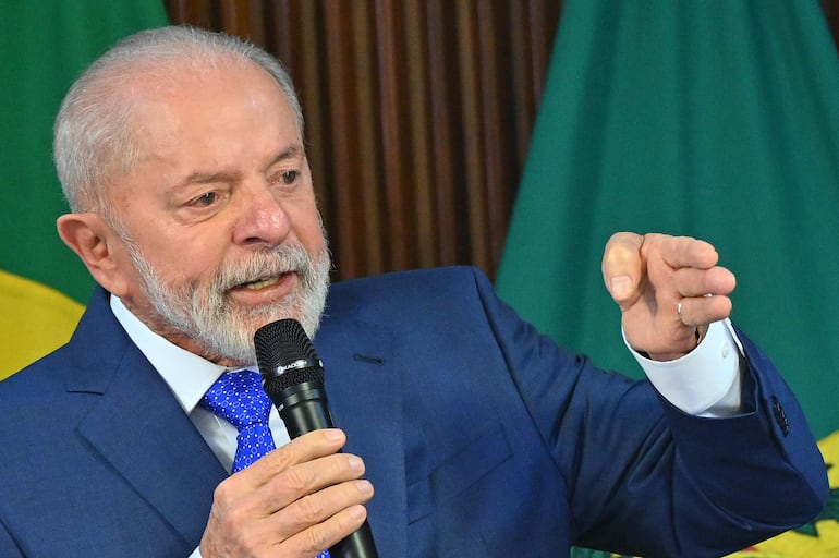 El presidente de Brasil, Luiz Inácio Lula da Silva. El déficit de Brasil en sus transacciones con el exterior en los últimos doce meses hasta julio fue de 34.800 millones de dólares (unos 31.161,6 millones de euros), con una caída del 7,7 % frente a los doce meses concluidos en el mismo mes de 2023, informó este lunes el Banco Central.