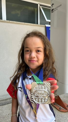 Cristina Echeverría, con medalla de plata en São Paulo, Brasil.