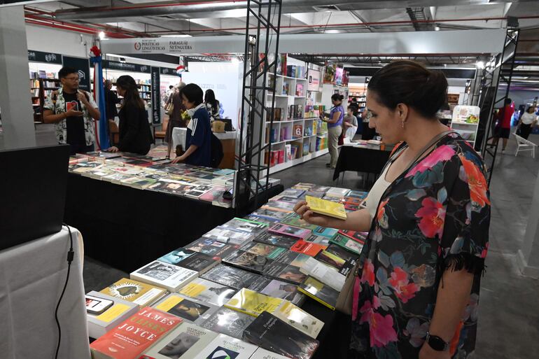 La Libroferia Capel ya abrió sus puertas en el Centro de Convenciones del Mariscal.