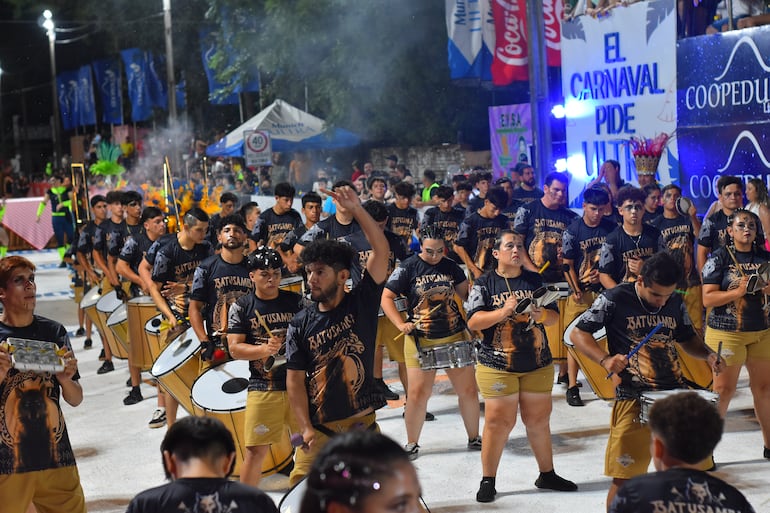 Las batucadas en competencia dieron ritmo a la segunda noche del Carnaval Guaireño 2025.