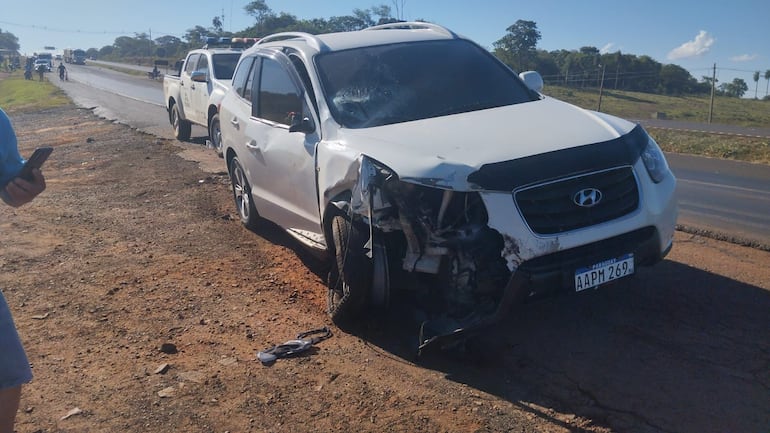 La camioneta que chocó contra el biciclo que le salió al paso.